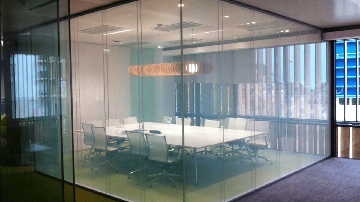 智能調(diào)光通電玻璃-調(diào)光電控投影玻璃