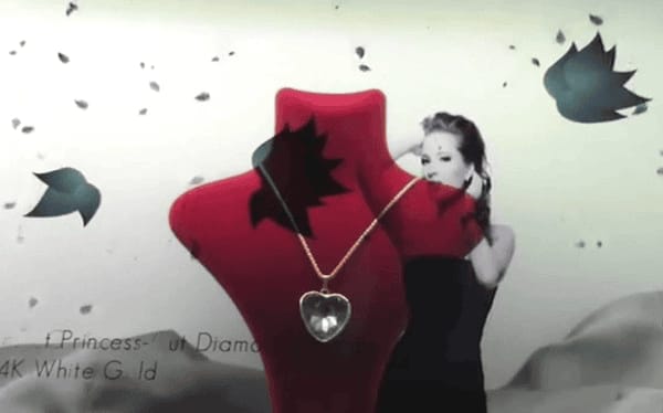 透明屏展示，呈現(xiàn)項鏈飾品的美妙之處